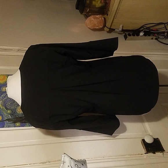 NWT- Lilac Bloom M Black V Neck Blouse w/ Long Sleeves & Optional 1/2 Sleeves - Picture 13 of 15